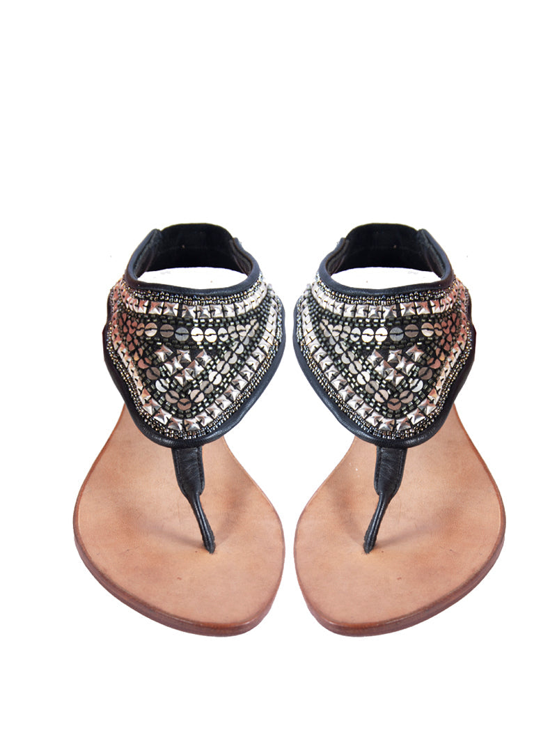 Victoria pelukan Sandal